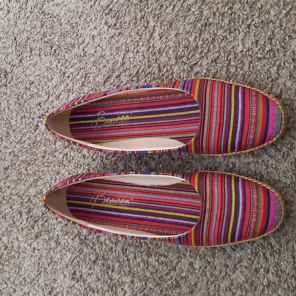 Beacon women's low heeled wedges